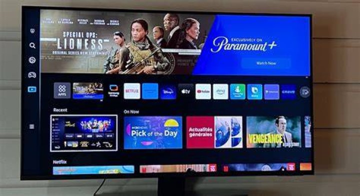 How do I get to Samsung Smart Hub?